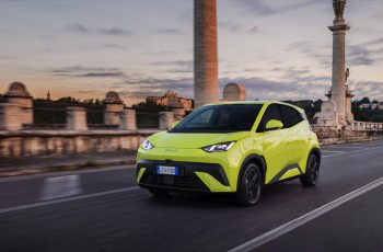 多国销量超越特斯拉！比亚迪重构全球新能源汽车格局