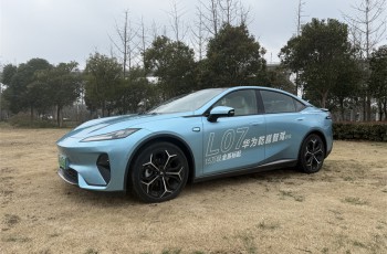 试驾深蓝L07：从掌控到共生，一场关于“手与脑”的权力交接